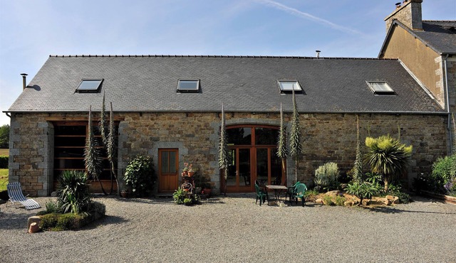 Holiday farm; 3 gites & 8 fixed tents, spacious, comfortable, personal