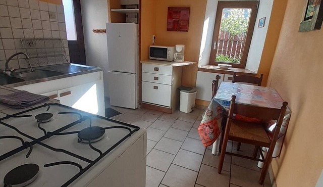 Holiday Home 'Gites La Bélugue Et Le Vignou' with Mountain View, Wi-Fi and Air Conditioning