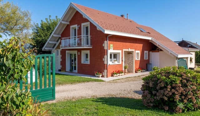 Holiday Home 'Chez Les Ours' with Mountain View, Private Terrace and Wi-Fi