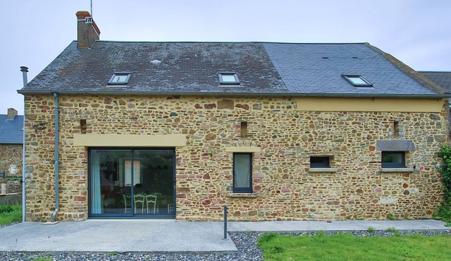 Holiday Home 'Chez Manie et Mablot' with Private Terrace, Garden and Wi-Fi