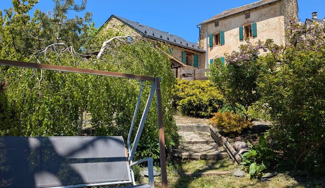Holiday Home 'Cottage des Pléiades' with Lake View and Wi-Fi