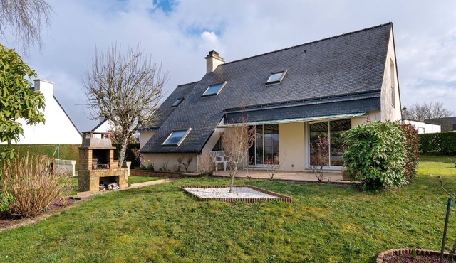Holiday Home 'Entre Terre Et Mer' with Private Terrace, Garden & Wi-Fi