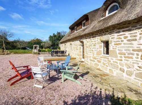 Holiday Home la chaumière de Quélarn by Interhome