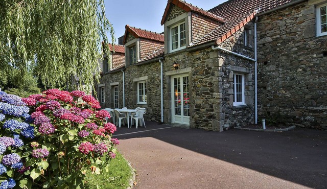 Holiday Home “Gîte à Acqueville” with Shared Terrace and Garden