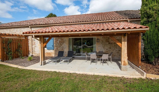 Holiday Home 'Gite Coeur Des Ondes - Tournesol' with Shared Terrace, Shared Garden and Wi-Fi
