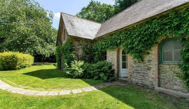 Holiday Home 'La Bergerie' with Private Garden and Wi-Fi