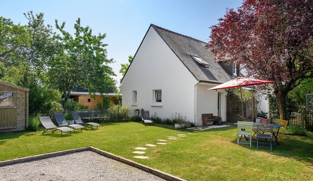 Holiday Home 'La Fleur De Vie' with Private Garden and Wi-Fi
