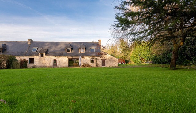 Holiday Home 'Longère 200 m²' with Private Terrace, Garden, and Wi-Fi