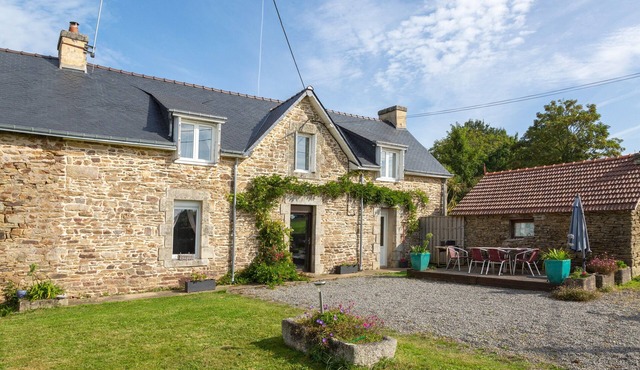 Holiday Home 'Longère 5min from Pont-Aven' with Private Garden