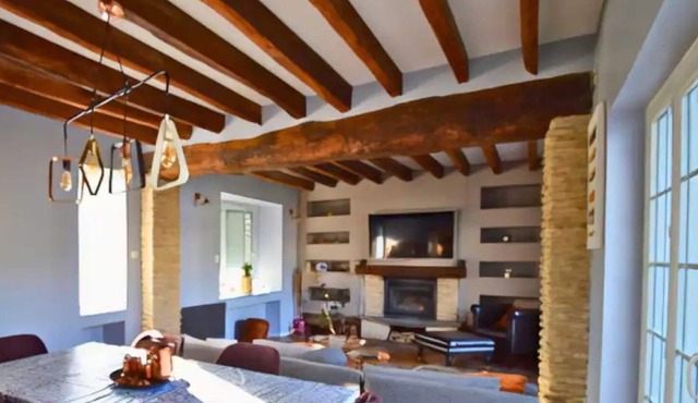 Holiday Home 'Maison Champêtre Proche De Paris' with Shared Terrace and Wi-Fi