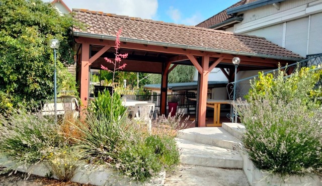 Holiday Home 'Maison Au 19' with Shared Terrace, Shared Garden and Wi-Fi