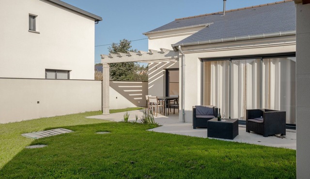 Holiday Home 'Maison Avec Jardin Proche Dinan' with Private Terrace, Private Garden and Wi-Fi