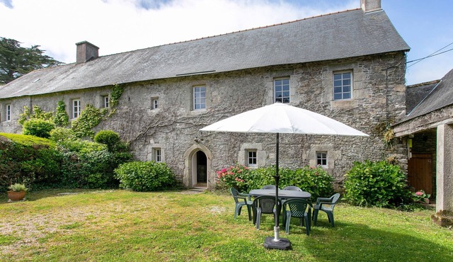 Holiday Home 'Maner Coz' with Private Garden and Wi-Fi