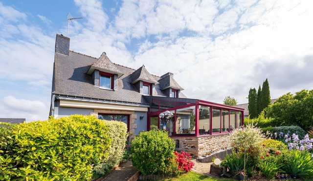 Holiday Home 'Refuge Du Blavet' with Private Terrace, Private Garden and Wi-Fi