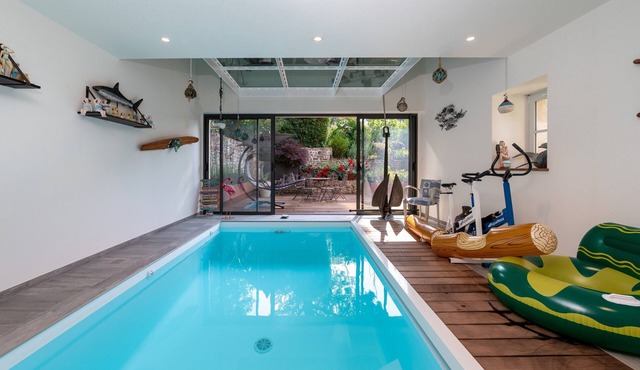 Holiday Home 'Ty Al Louarn - Pool - Spa' with Private Terrace, Shared Garden & Wi-Fi
