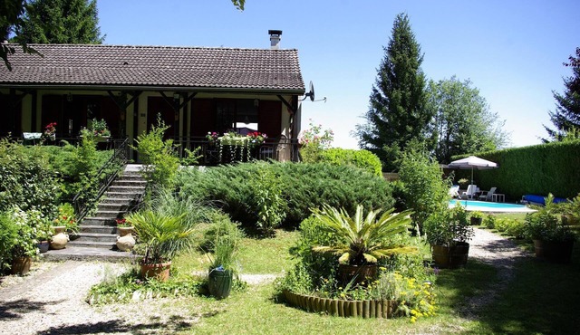 Holiday home with garden, barbecue and terrace