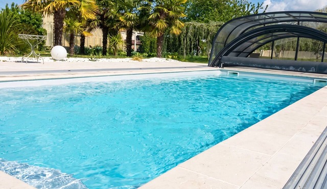 Homerez - House with Pool in Saint-Martin-des-Entrées