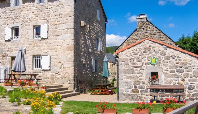 Homerez - Charming House in Le Malzieu, garden, view