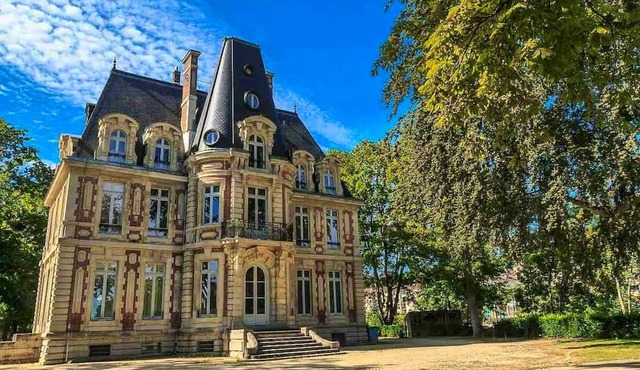Homerez - Elegant villa with a private pool in Parmain