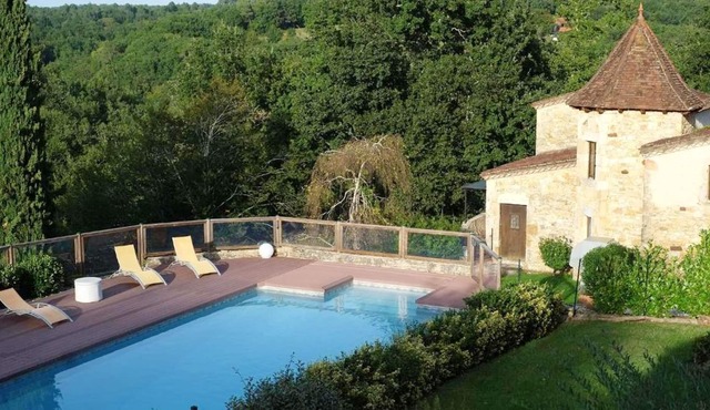 Homerez - House for 6 ppl. with shared pool, terrace and balcony at Puy-l'Évêque