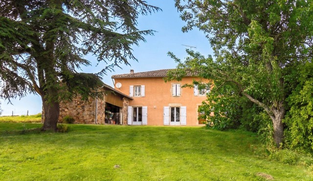 Homerez - House in Puycelsi with pool