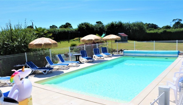 Homerez - Nice house for 4 ppl. with shared pool, garden and terrace at Nehou