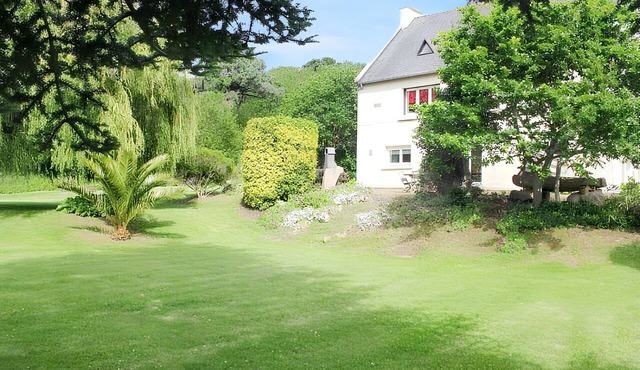 Homerez - Spacious Apartment in Trévou, 100m², Sea View.
