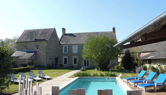 Homerez - Spacious villa with private pool at Le Locheur