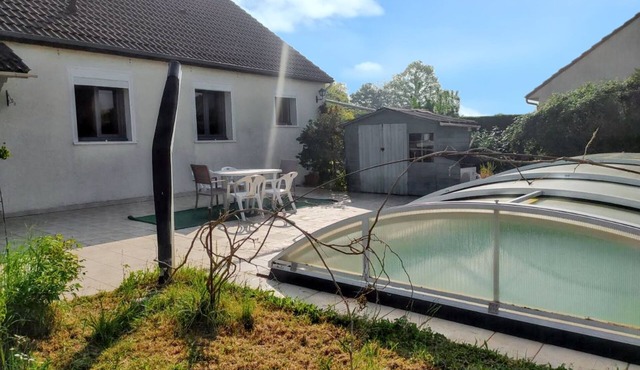 Homerez - Spacious Villa in Briare with Private Pool and Activities