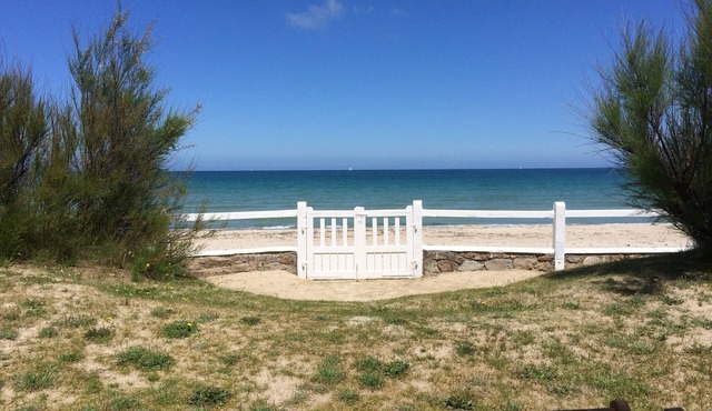 House ALL COMFORT, NICE GARDEN, FEET IN THE WATER, DIRECT BEACH ACCESS