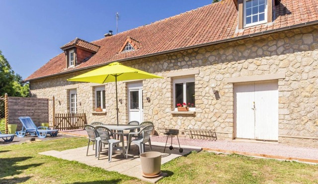 House by the Water with Garden and Pets Allowed