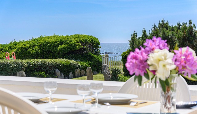 house direct access to the beach, quiet location exceptional view from the terrace
