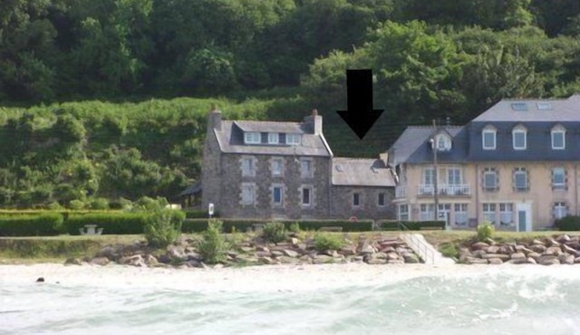 House facing huge beach of St Efflam
