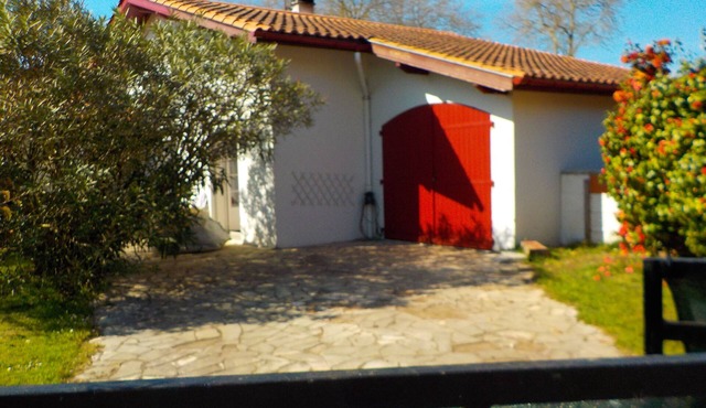 House on large wooded grounds, near the beaches of Tarnos and Ondres.