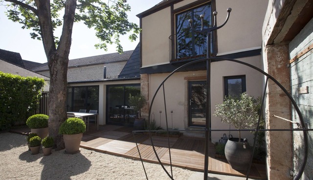 House-loft 200m from downtown with garden and free parking