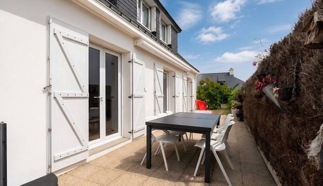 House on Quiberon Peninsula, Beaches and Shops Nearby