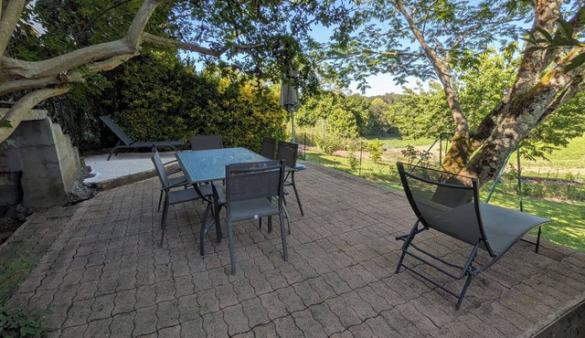 House: shaded terrace, garden, quiet, countryside. Belcastel 18km Conques 35km