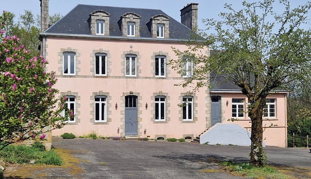 House - Sleeps 10 - Garden - Pets Ok - Games Room
