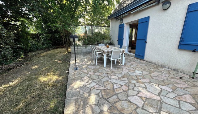 House that sleeps 14, 200 meters from the ramparts, the marshes, the beaches, and Brière