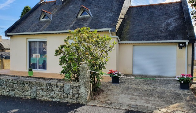 HOUSE TOURISM BETWEEN LAND AND SEA