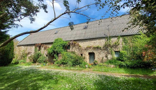 House with character, rustic style House with garden, weekly rental