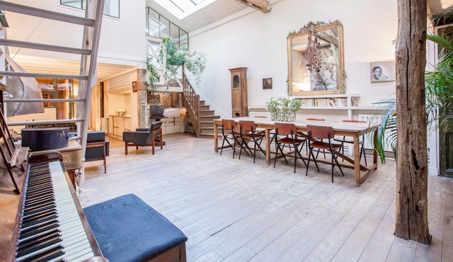 Huge loft, full of light, in the lively Canal Saint-Martin, near Marais area
