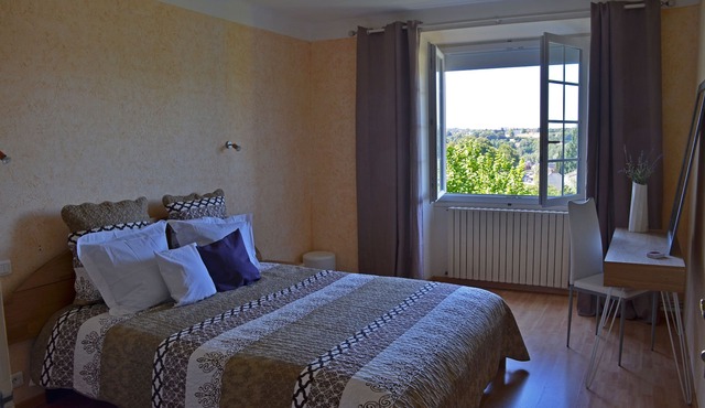 Ideal weekend getaway in real France (Loire Valley region) - (3 bedroom)