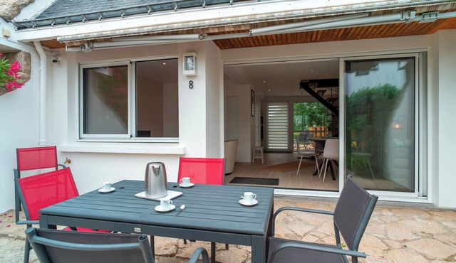 Ideally located in ST Pierre Quiberon, on the bay side. 200 meters from the beach,