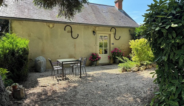Idyllic Village Cottage With Hot Tub & Scenic Views