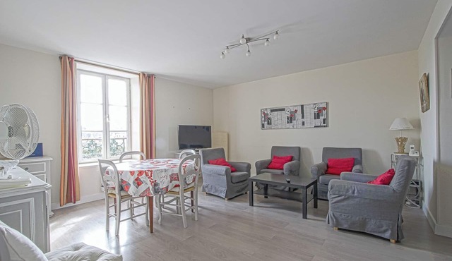 IKE'S APARTMENT, beautiful apartment in the city center with elevator.