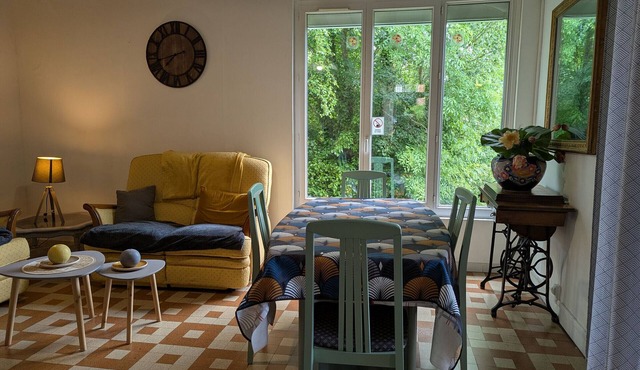 Independent cottage with terrace and direct lake access