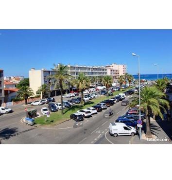 Jolie studio avec la vue sur la mer