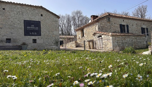 JULES, Country house with private jacuzzi.