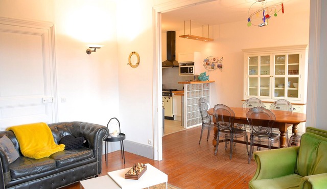 Ker Lucienne" 50m from the "sillon" beach in the center of town, 12 minutes from the city center and the TGV train station.
